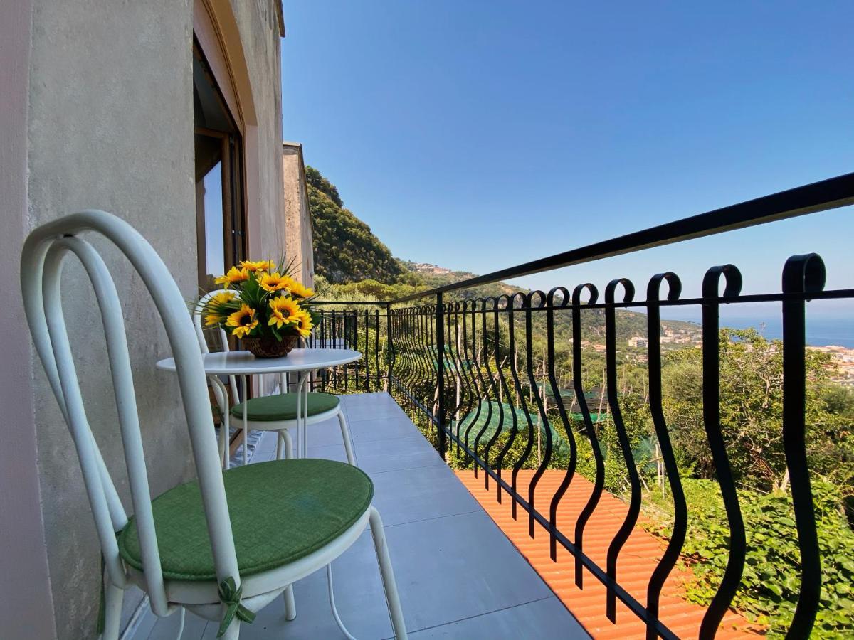 Achille Home B&B Sorrento Exteriör bild